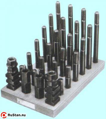 Набор сухарей, гаек и  шпилек из 40 предметов 21,7 М20х2,5 на дер. подставке фото №1