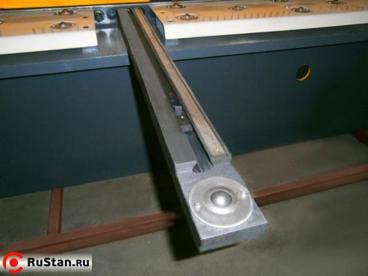 Кронштейны передней поддержки листа с «T» пазами и перекидными упорами служат для поддержки длинных и тонких заготовок, а также для позиционирования заготовки на столе машины фото №4 Кронштейны передней поддержки листа с «T» пазами и перекидными упорами служат для поддержки длинных и тонких заготовок, а также для позиционирования заготовки на столе машины фото №4