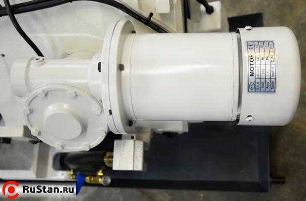 Наличие необслуживаемого червячного мотор-редуктора мощностью 1.5 кВт обеспечивает стабильную и надежную работу на весь срок эксплуатации, а так же малый шум и вибрацию во время работы. фото №10 Наличие необслуживаемого червячного мотор-редуктора мощностью 1.5 кВт обеспечивает стабильную и надежную работу на весь срок эксплуатации, а так же малый шум и вибрацию во время работы. фото №10