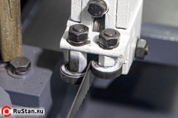 Простая регулировка вылета направляющих под размеры заготовки. фото №5 METAL MASTER MGH-200 фото №5