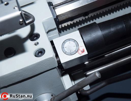 Для удобства нарезания резьбы станок оснащен 8-позиционным резьбоуказателем. фото №11 METAL MASTER X3270 фото №11