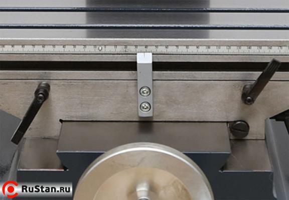 Положение стола по каждой оси фиксируется стопорными ручками. фото №10 Положение стола по каждой оси фиксируется стопорными ручками. фото №10