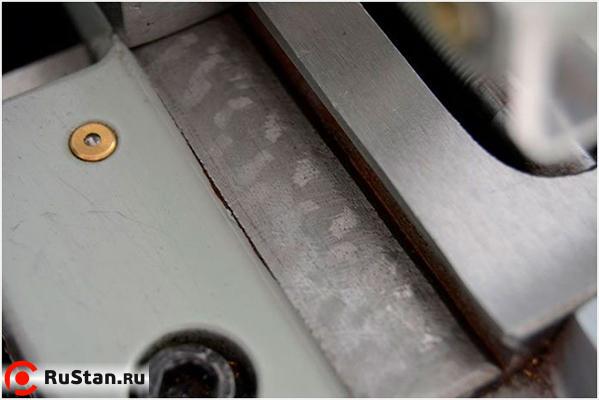 Направляющие станка прошли процедуру шабрения, что существенно повышает точность обработки на токарном станке. фото №6 Metal Master MML 2140V фото №6