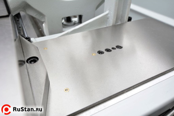 Все подвижные части станка оснащены тавотницами. фото №9 METAL MASTER ZX41150 фото №9